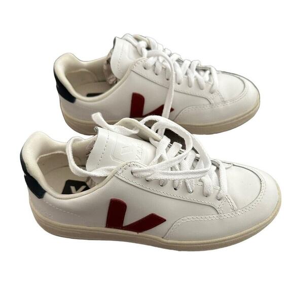 VEJA V-12 Leather Extra-white Marsala Nautico. Size 6